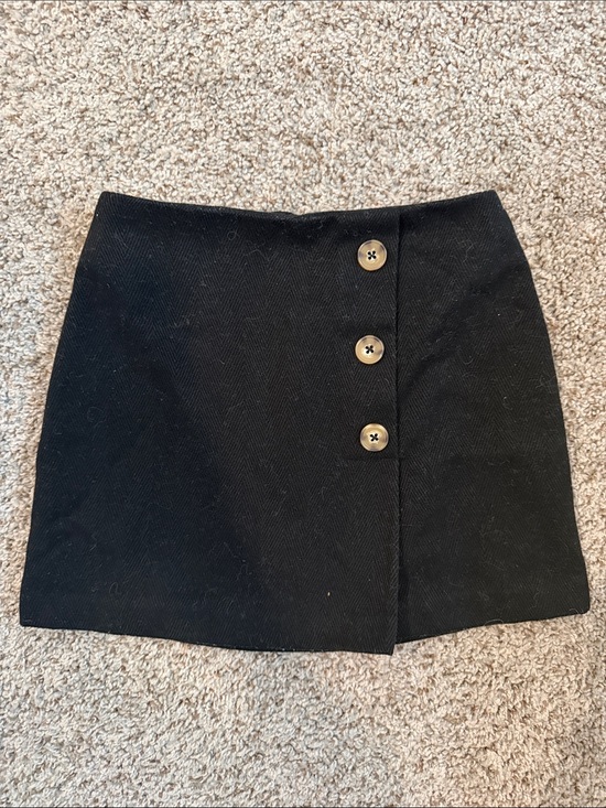 Gianni Bini Other - Gianni Bini Black Mini Skirt with Button Detail